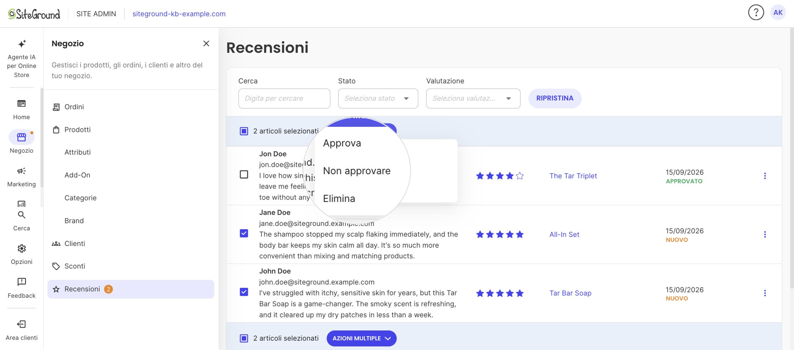 Il menu a discesa AZIONI MULTIPLE aperto per due recensioni selezionate, con Approva, Non approvare ed Elimina.
