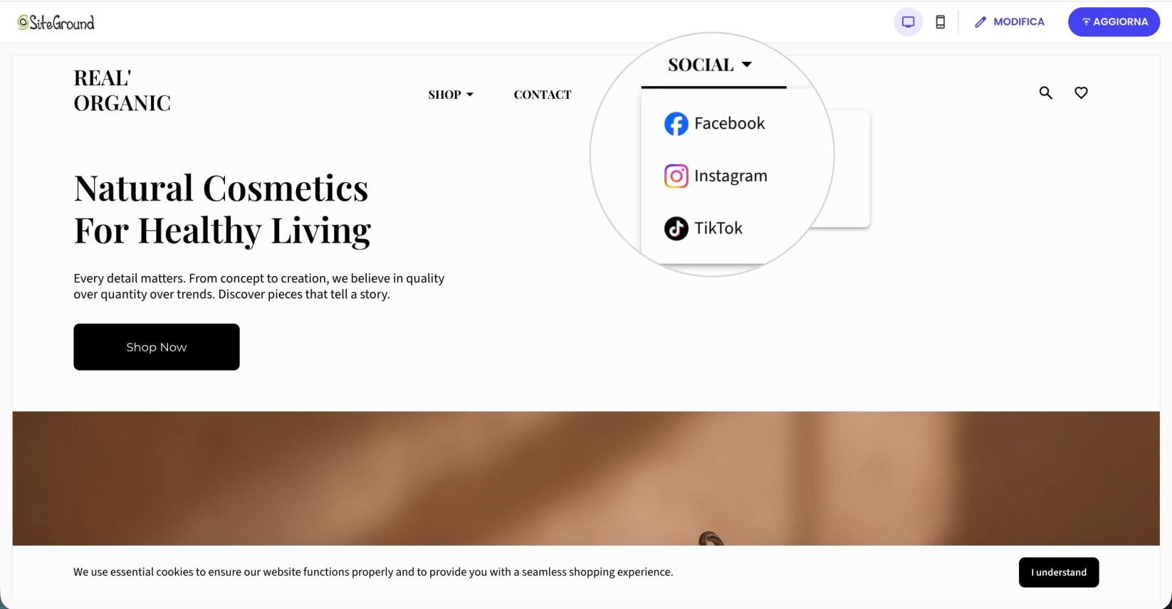 Editor di Website Builder per un sito web che mostra i link ai profili social nel menu dell'intestazione