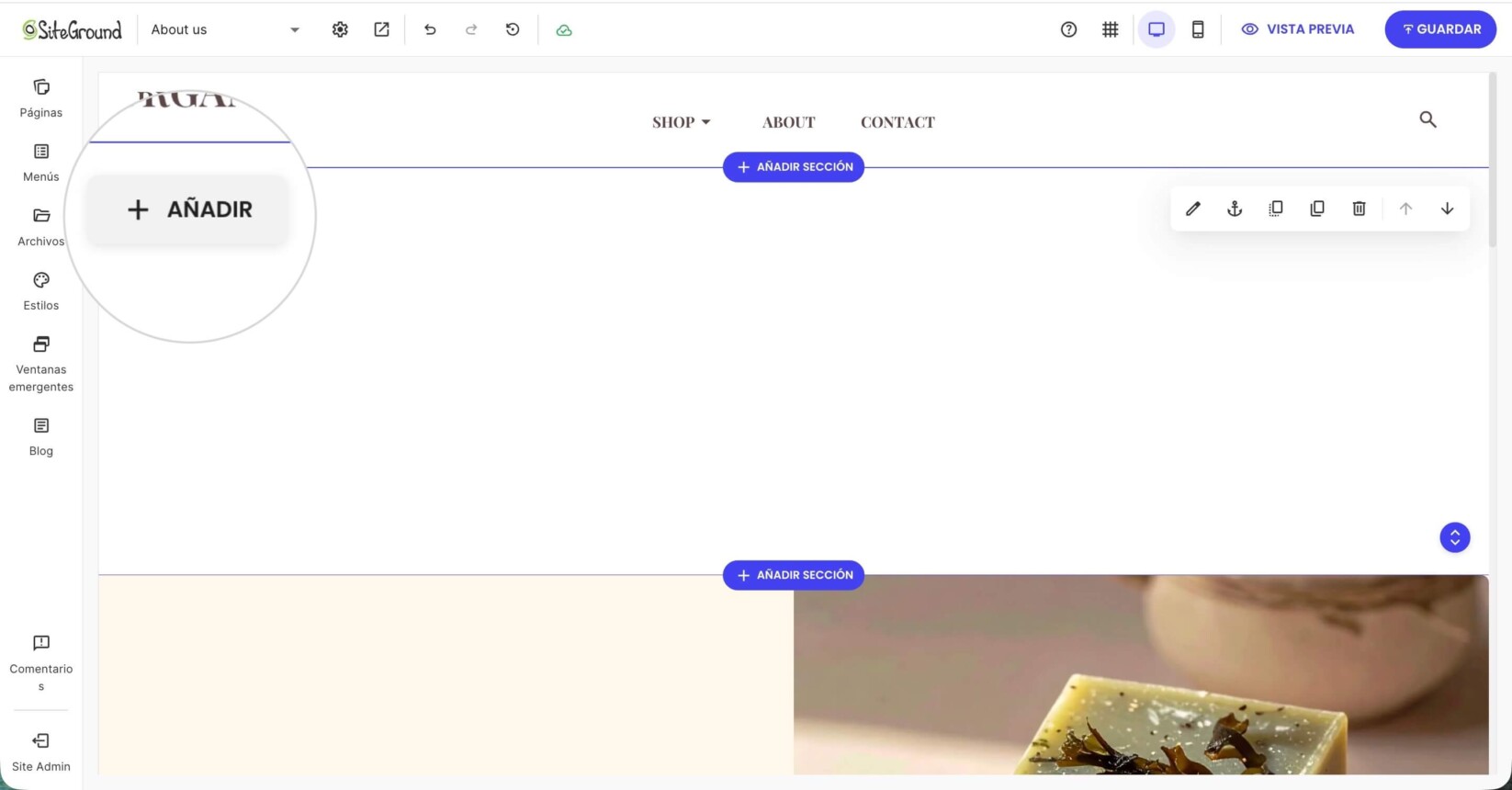 Interfaz del editor de Website Builder con el botón Añadir resaltado, utilizado para insertar nuevos componentes como texto, imágenes o vídeos en el diseño de la página