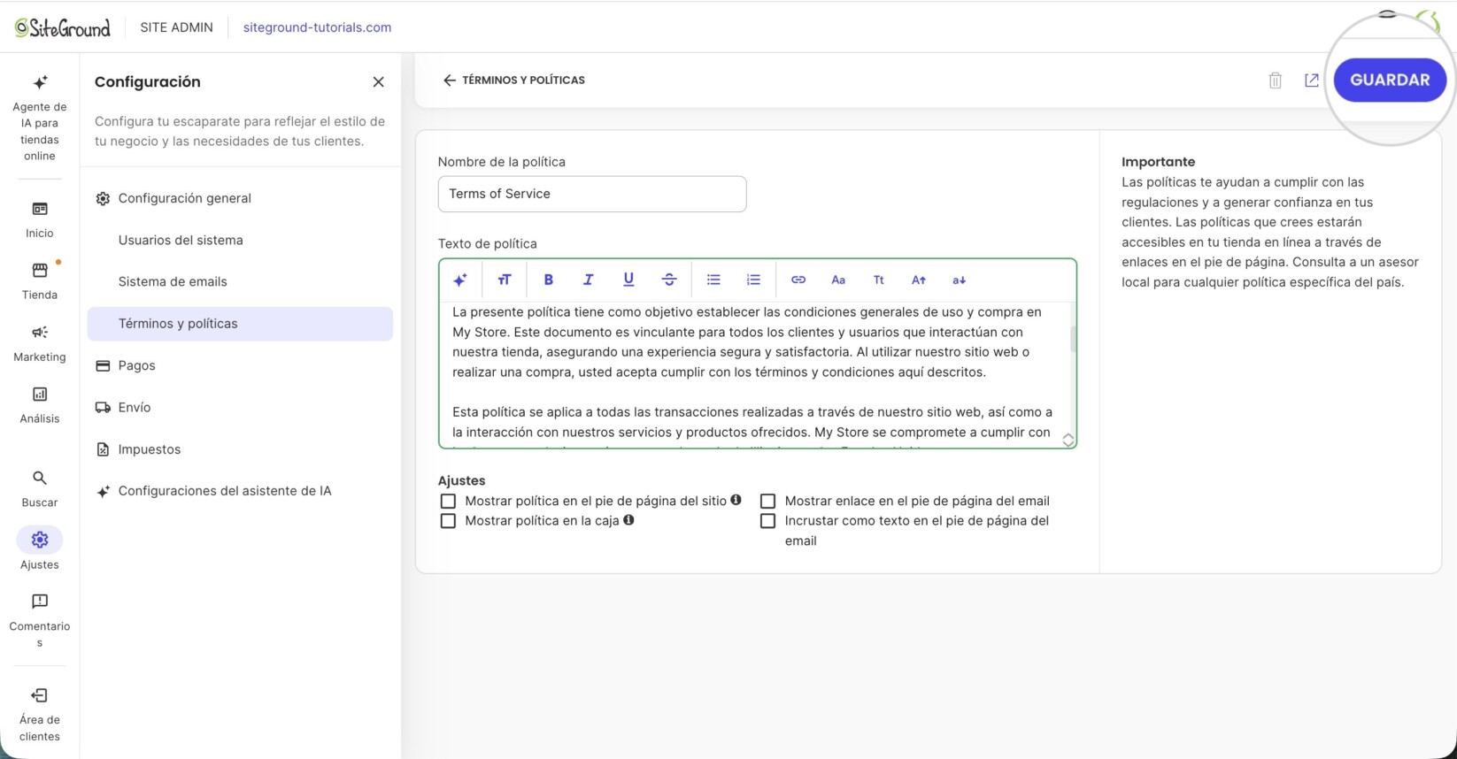 Editor de Términos y políticas de SiteGround Ecommerce que muestra el formulario editable de 'Términos de servicio'. Incluye casillas para requerir la política al finalizar la compra o mostrarla en el pie de página, un editor de texto enriquecido para el contenido y un aviso legal de cumplimiento a la derecha.
