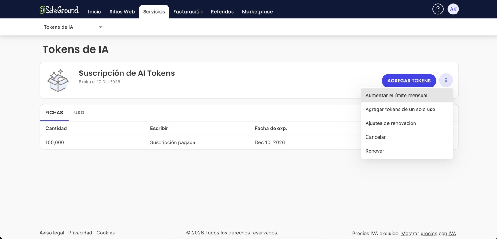 Área de cliente de SiteGround en Servicios > Tokens de IA, mostrando la «Suscripción de AI Tokens» (expira el 10 Dic 2026) con la pestaña FICHAS y una fila de 100,000 (Suscripción pagada). El menú de acciones (⋮) está abierto con las opciones Aumentar el límite mensual, Agregar tokens de un solo uso, Ajustes de renovación, Cancelar y Renovar.
