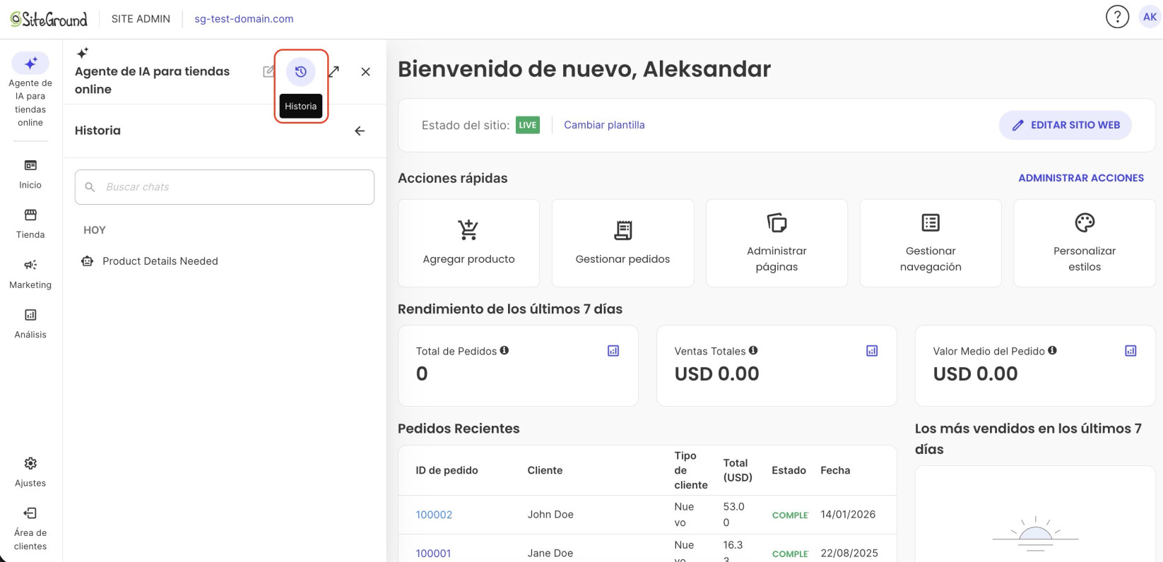 Panel "Historia" del Agente de IA para tiendas online de SiteGround (icono de Historia resaltado), que muestra un cuadro "Buscar chats" y un chat bajo HOY titulado "Product Details Needed". Detrás está el panel de Inicio.