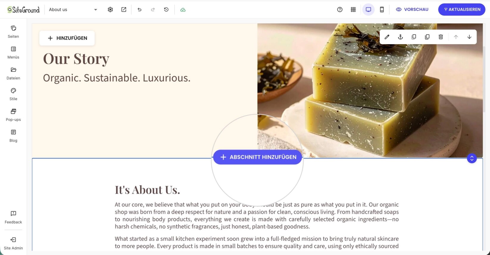 Seiteneditor von Website Builder, der die Schaltfläche Abschnitt hinzufügen zwischen Inhaltsblöcken anzeigt, mit der Benutzer vordefinierte Layout-Abschnitte einfügen können