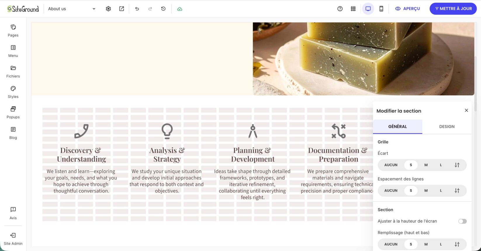 Une page dans Website Builder montrant une section de modèle de la catégorie Points forts