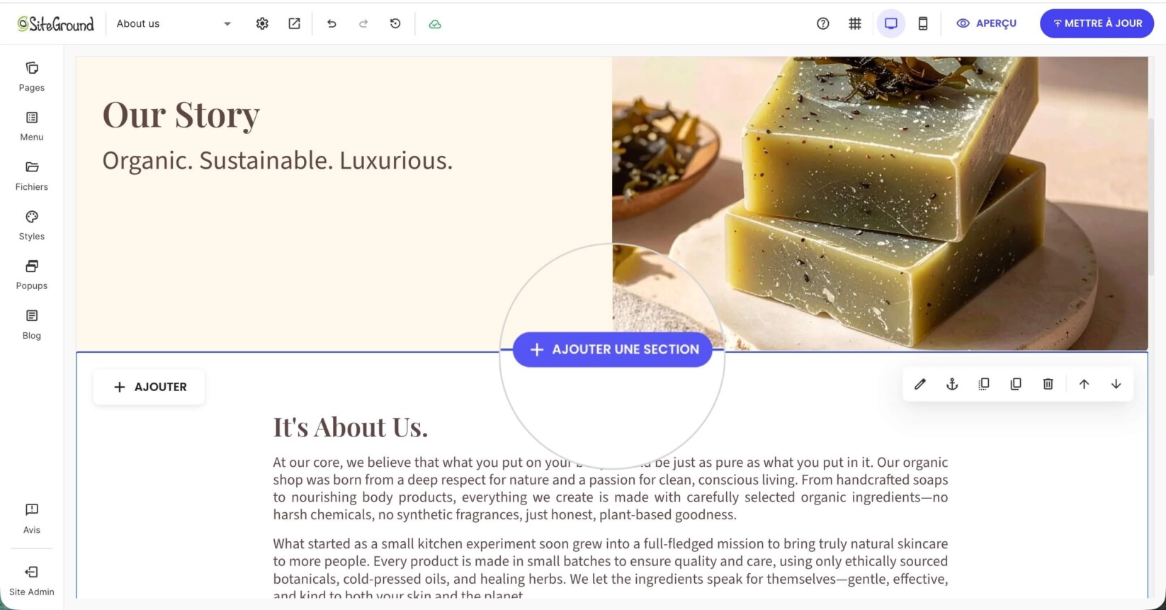 L'éditeur de pages de Website Builder affichant le bouton Ajouter une section entre les blocs de contenu, permettant aux utilisateurs d'insérer des sections de mise en page prédéfinies
