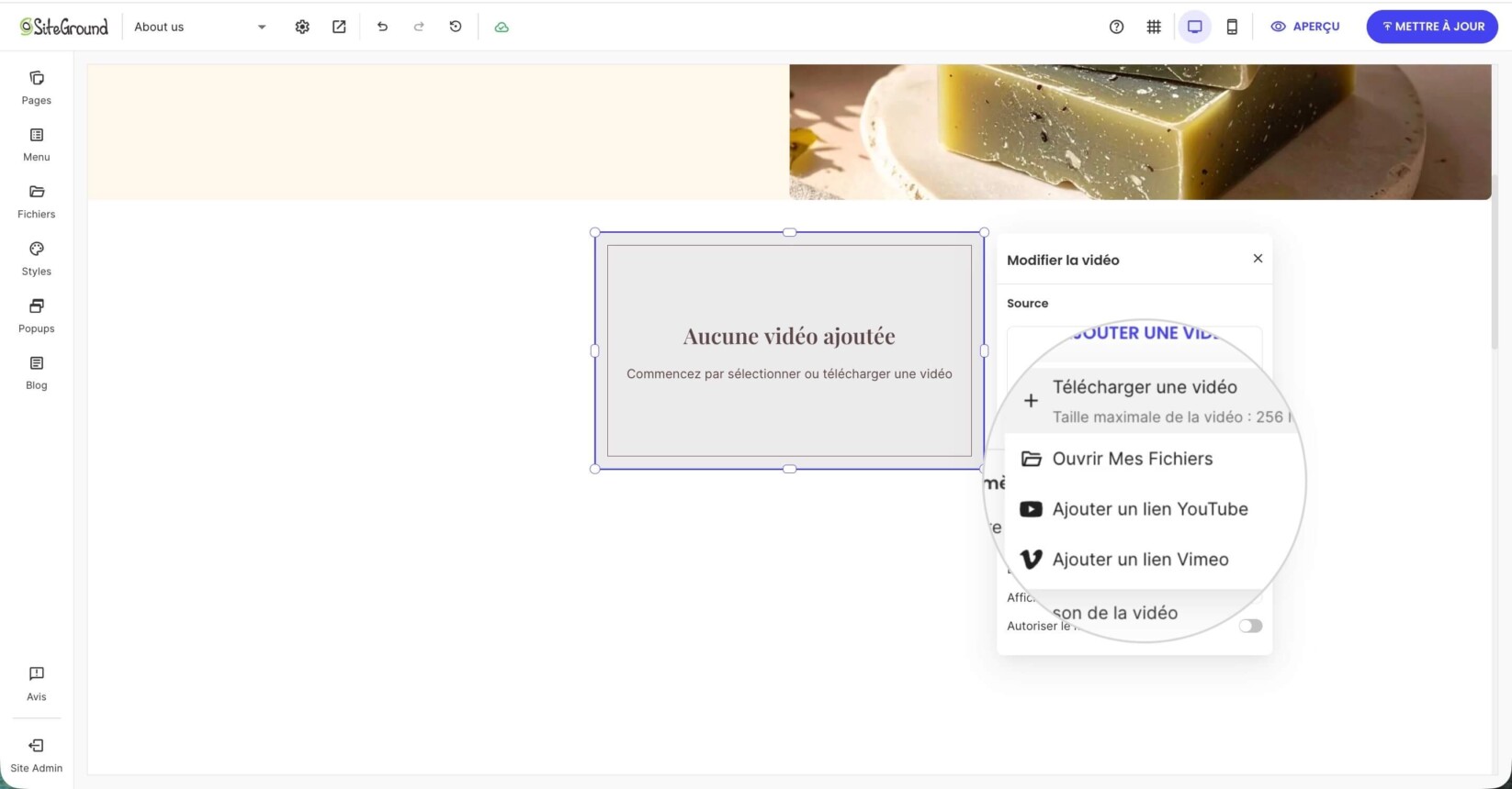 Menu déroulant pour sélectionner une source vidéo, comprenant des options pour télécharger un fichier, choisir parmi des fichiers ou ajouter des liens YouTube et Vimeo