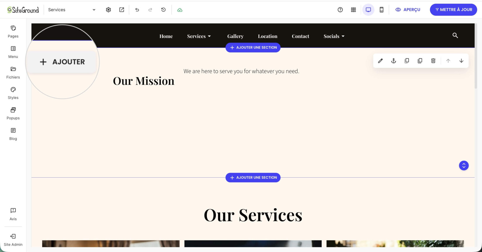 Interface de l'éditeur de la page Services avec le bouton Ajouter une section mis en évidence.